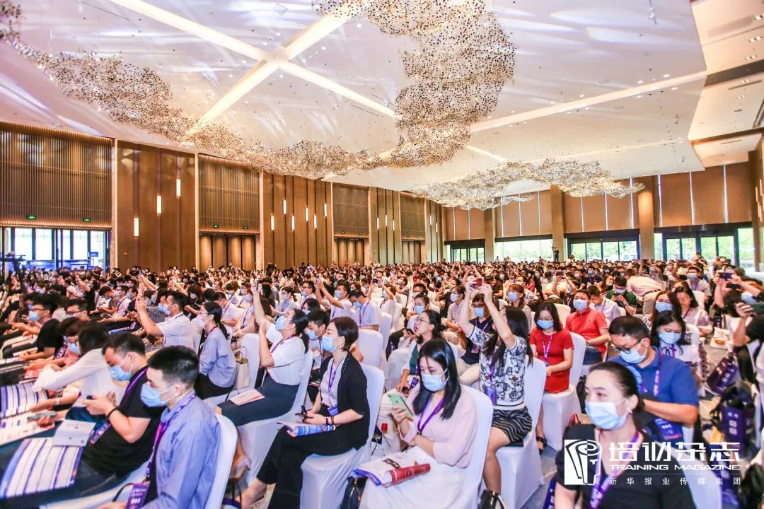 保利威直播艙亮相企業培訓年度盛會!周鑫受邀頒發人才發展菁英獎! 保利威直播艙亮相企業培訓年度盛會!周鑫受邀頒發人才發展菁英獎!
