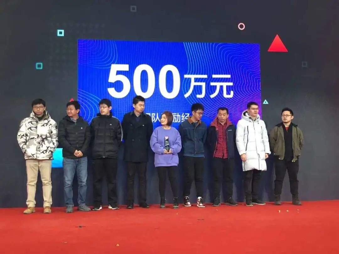 “中國好年會”的自我修養(yǎng)：高管獻(xiàn)舞、直播狂歡、刷屏傳播