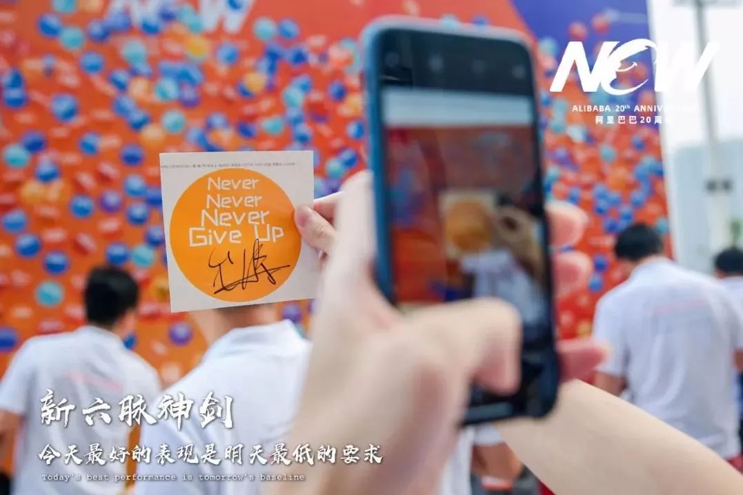 “中國好年會”的自我修養(yǎng)：高管獻(xiàn)舞、直播狂歡、刷屏傳播