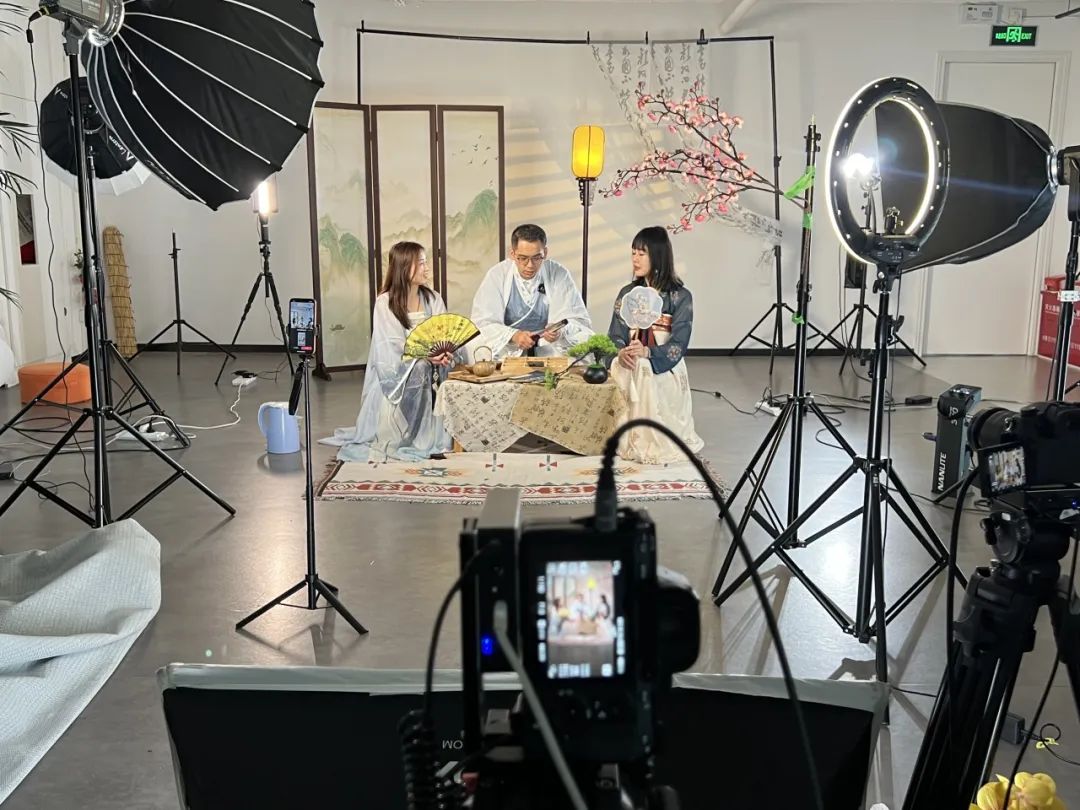 “古人”穿越現代聊B2B下半年增長?手把手教你打造驚艷朋友圈的直播! “古人”穿越現代聊B2B下半年增長?手把手教你打造驚艷朋友圈的直播!