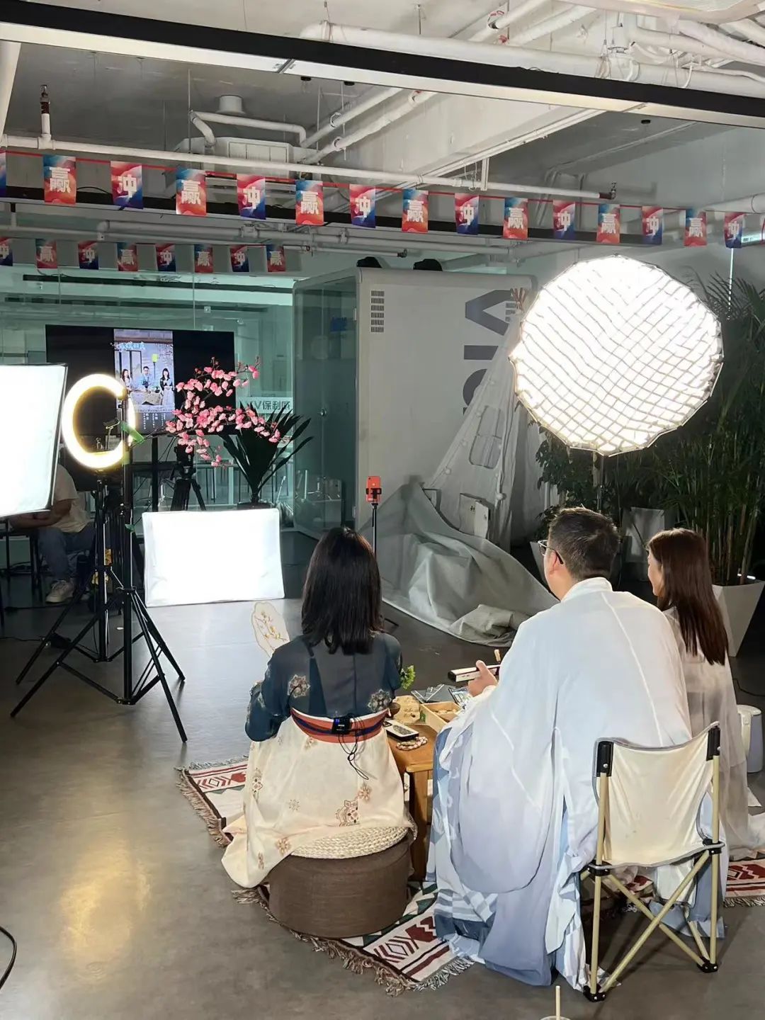 “古人”穿越現代聊B2B下半年增長?手把手教你打造驚艷朋友圈的直播! “古人”穿越現代聊B2B下半年增長?手把手教你打造驚艷朋友圈的直播!